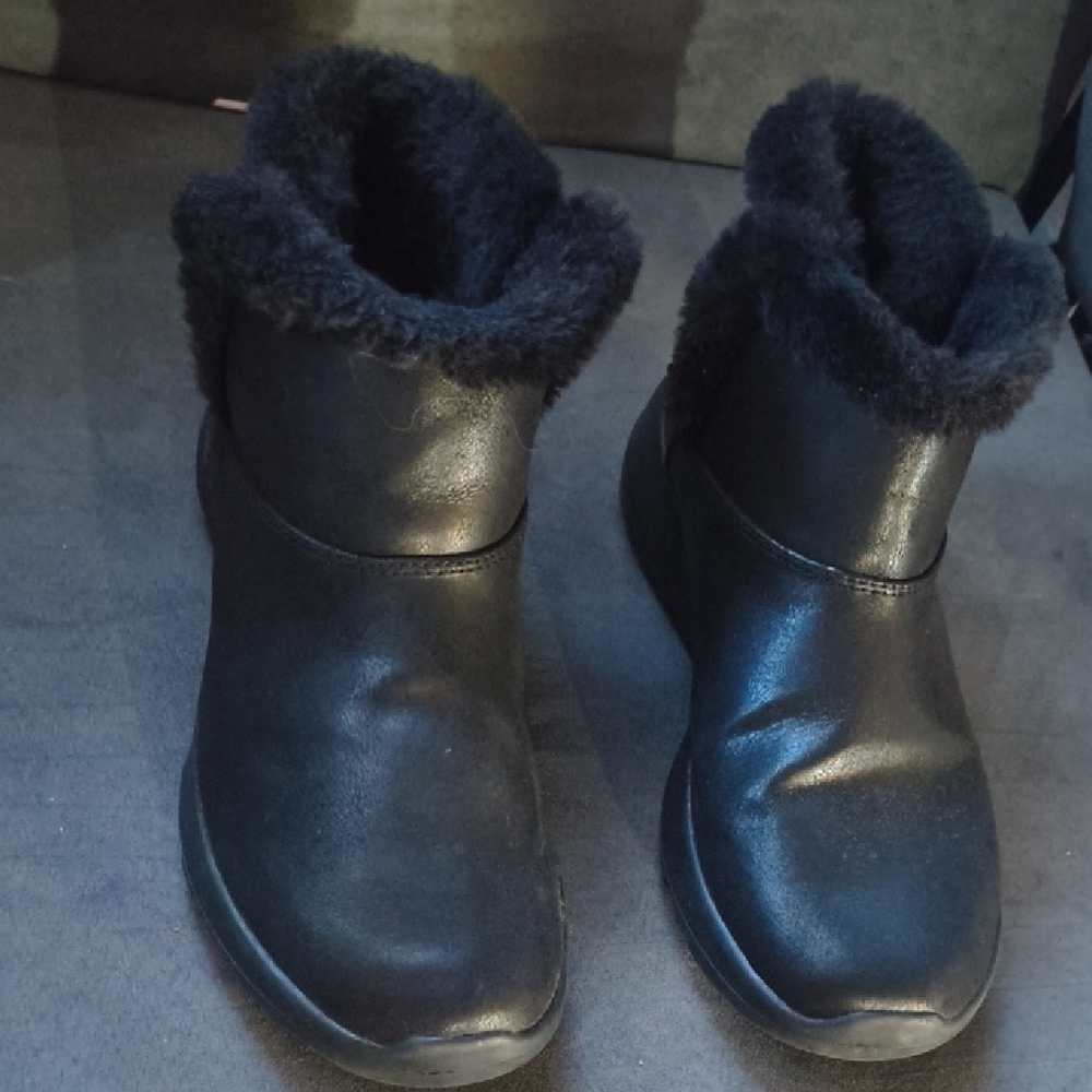 Skechers LeatherFaux Fur Lined Boots 7.5